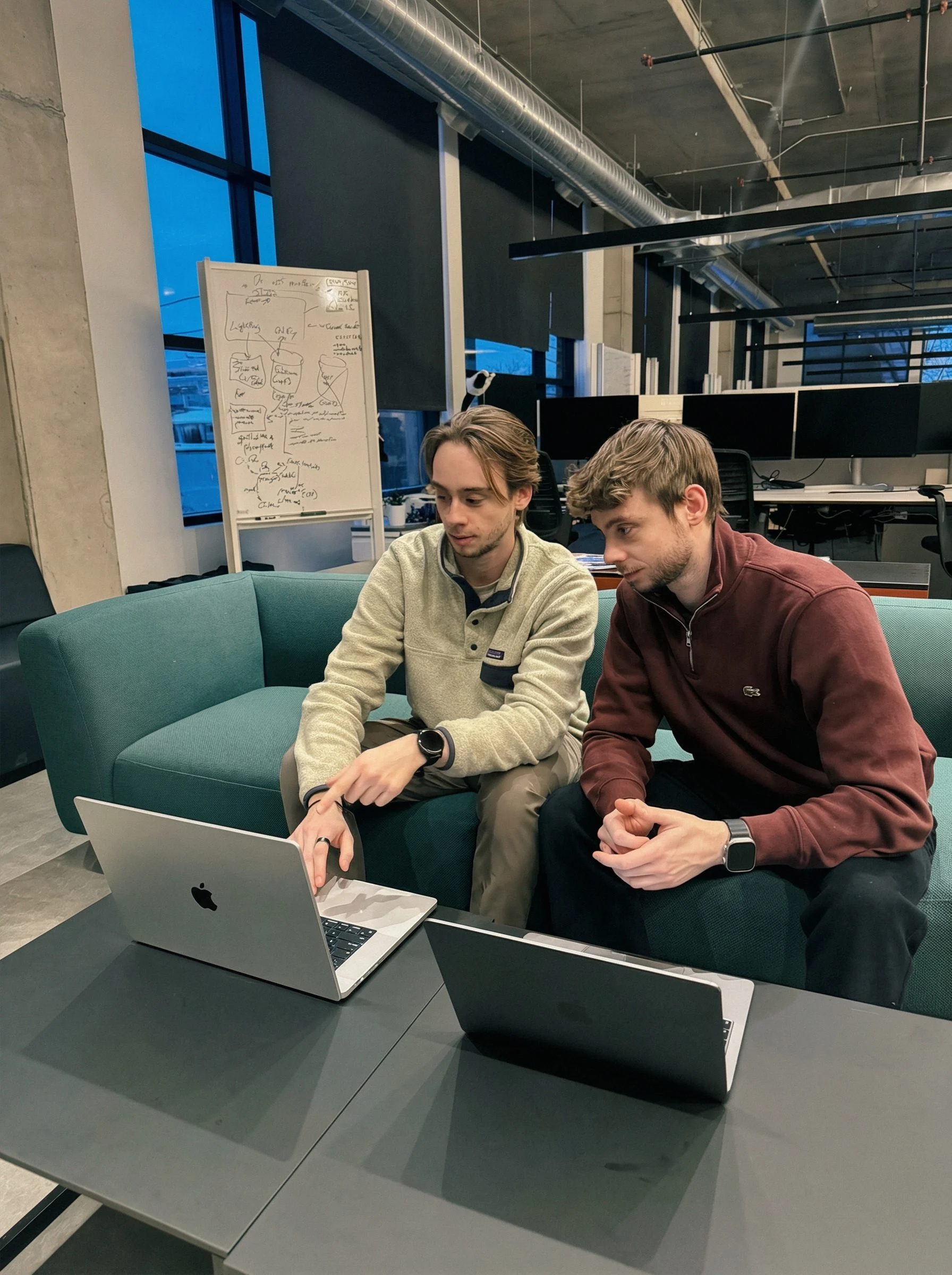 Arthur and Théo, co-founders of SynAI